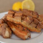Chicharrón con arepa